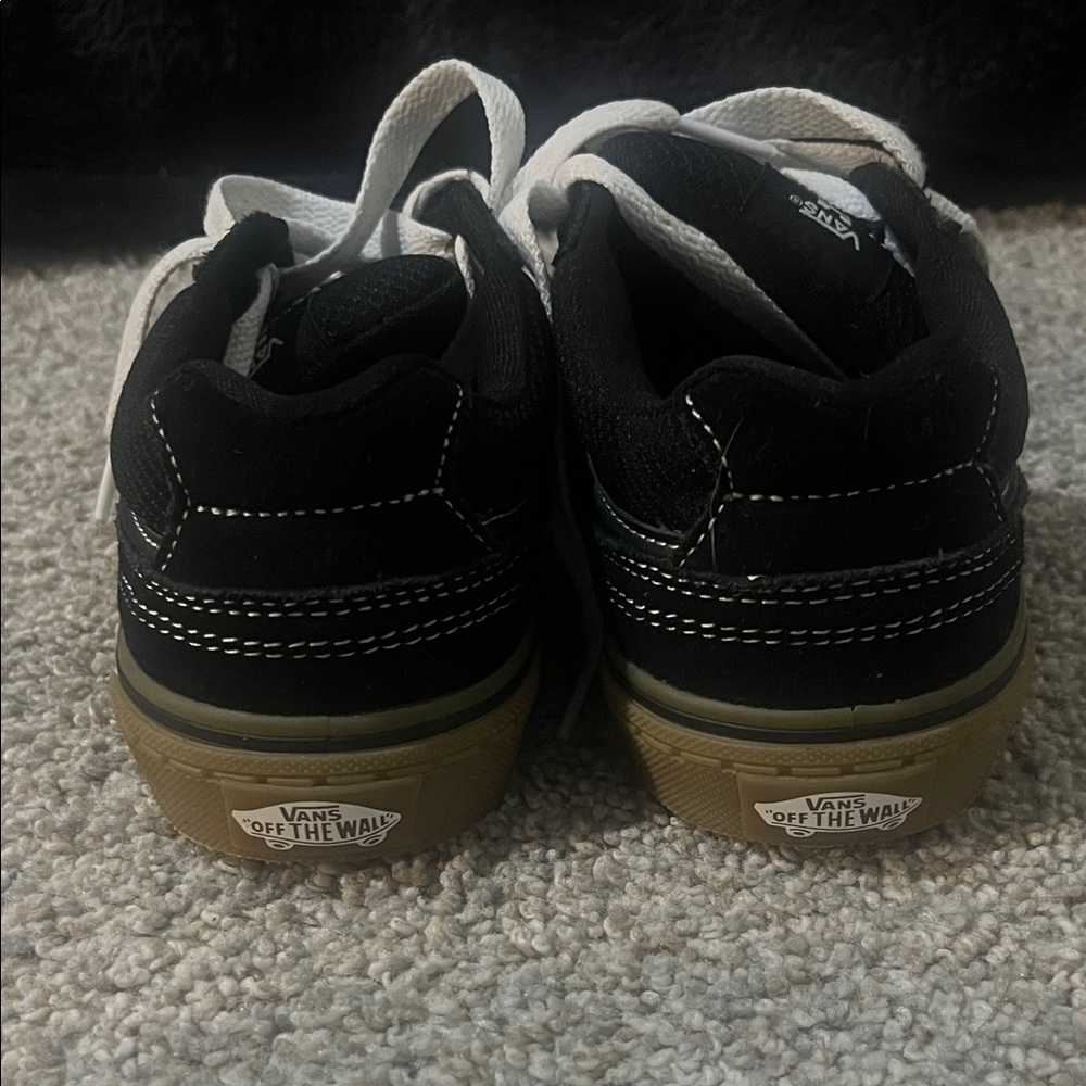 Black and White VANS - Picture 2 of 4